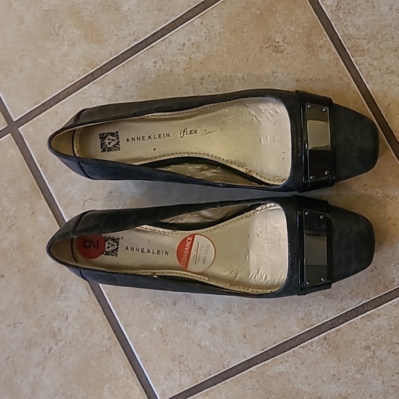 Anne Klein Wedge Heel - Picture 2 of 3